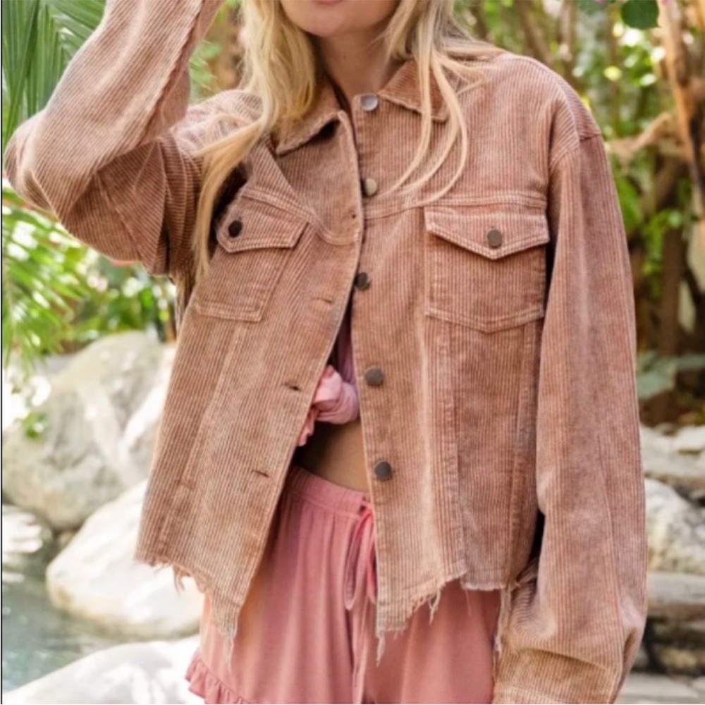✨ MAKE OFFER ✨ POL Raw hem jacket